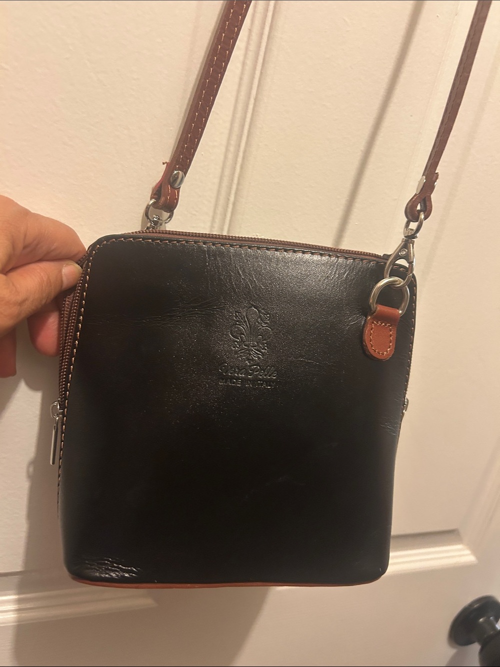 Italian classic Black Leather Crossbody Bag with Brown Strap
